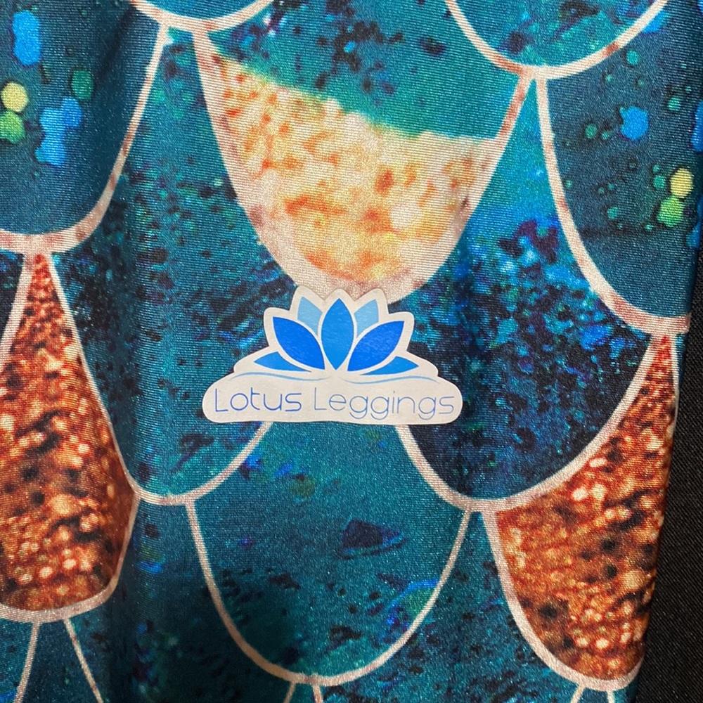 Lotus Mermaid Leggings - Picture 4 of 11